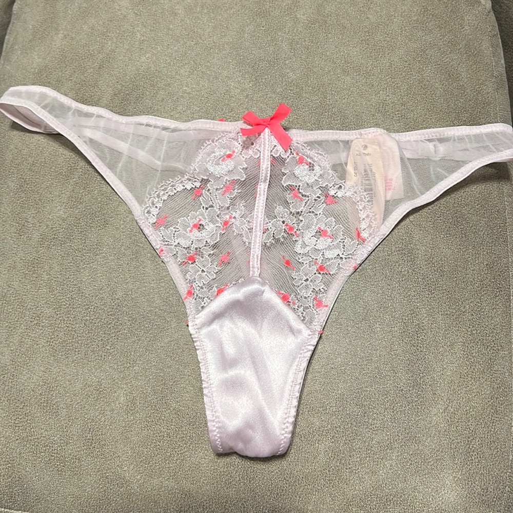 Brand New lace thong size M, never been worn